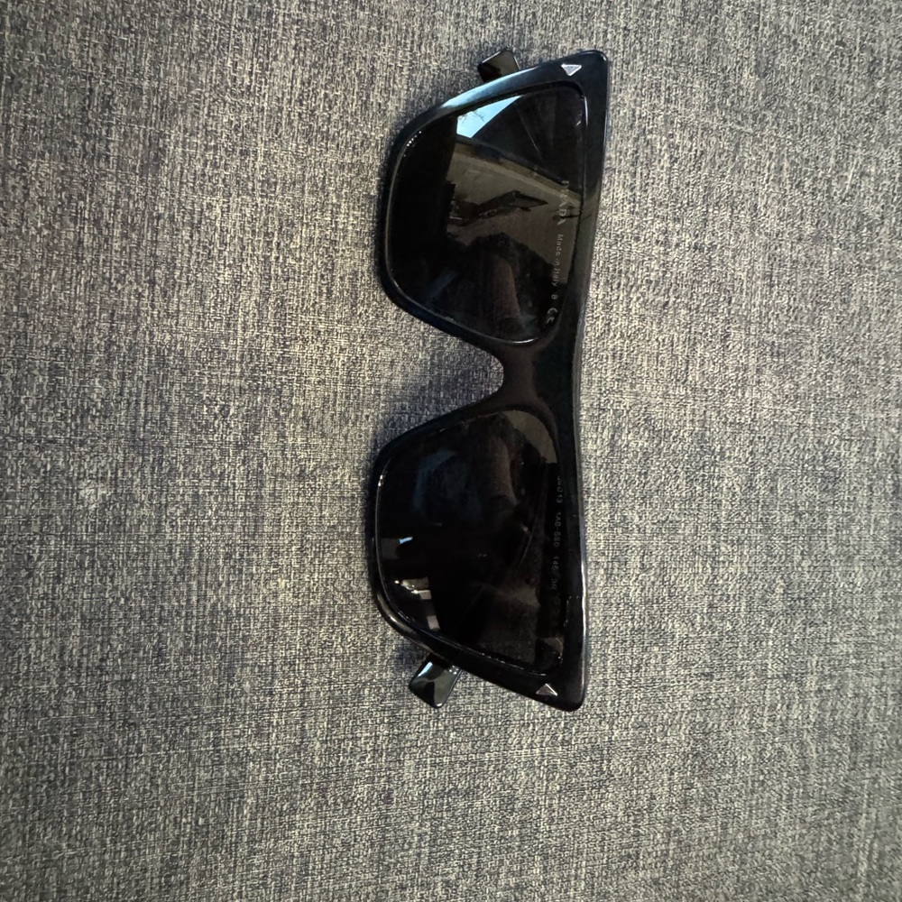 Stylish Black Square Sunglasses - Picture 4 of 8